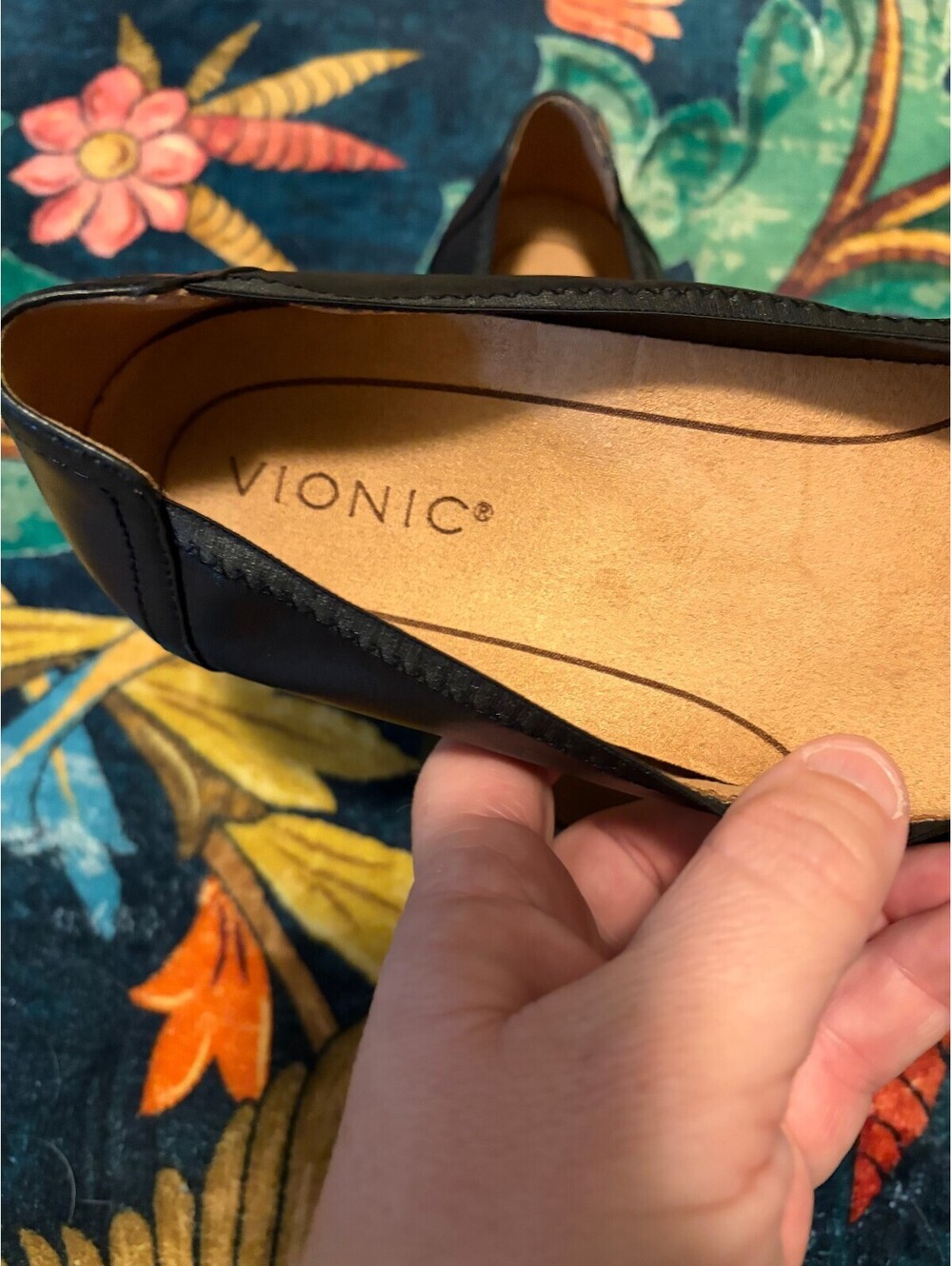 Vionic Caroll Black Leather Slip-On Flats Size 9 - Picture 3 of 9